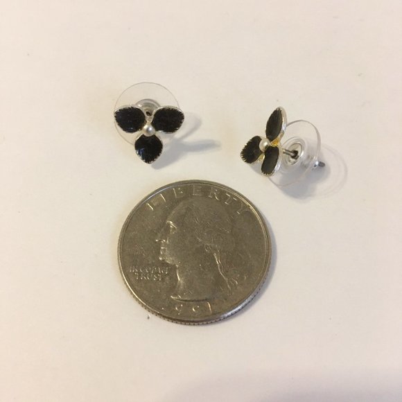 3 Petal Flower Earrings Black Enamel Faux Pearl Silver Tone Metal Post Pierced - Picture 3 of 5